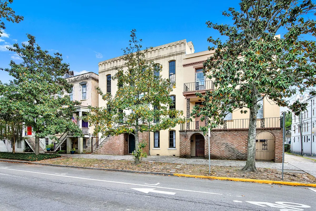 Building Photo - 307 E Liberty St