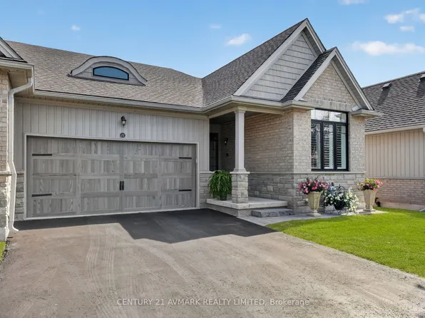 22 Borden Trl, Welland, ON L3C 0H1