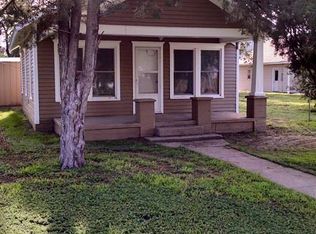 206 S 3rd St, Leoti, KS 67861