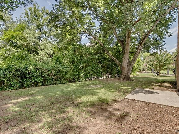4th image of 2710 Camellia Dr