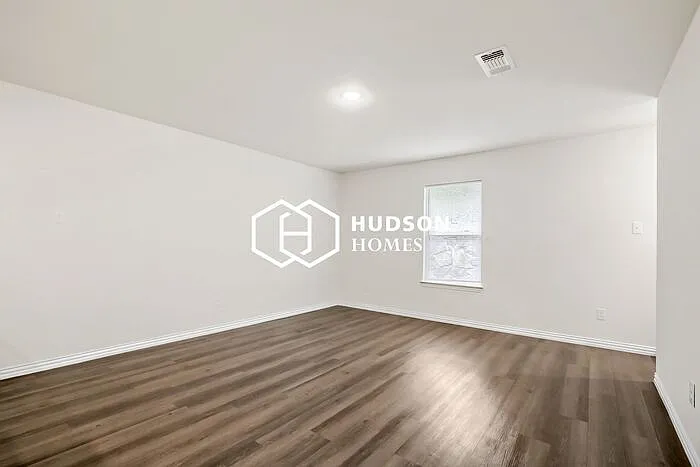 514 E Shepherd St — Photo 3
