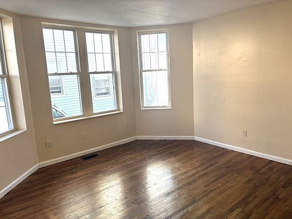 3rd image of 62 James St #1R