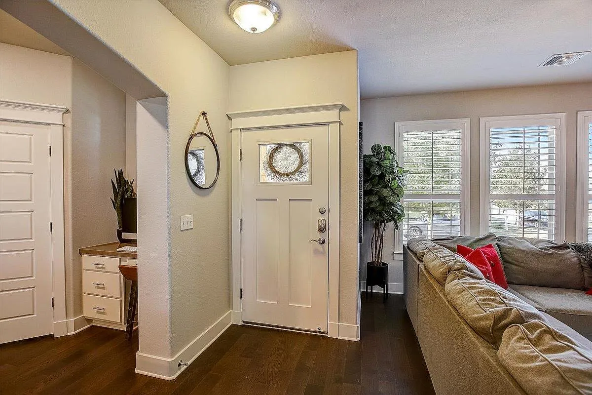 3 bed, 2.5 bath, 1661 sqft, $2,550 — Photo 4