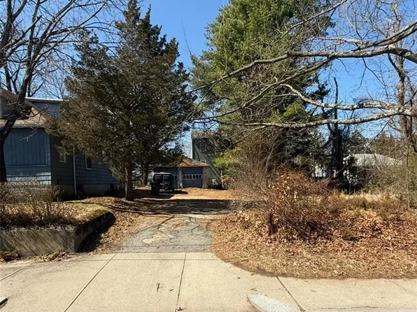 16 Van Ausdall St, Providence, RI 02909