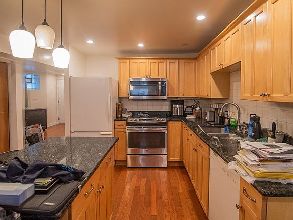 5th image of 1537 N Rockwell St #G