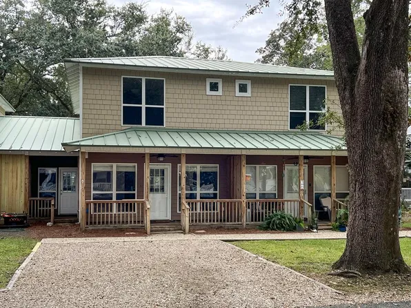 24 Apaco St, Apalachicola, FL 32320