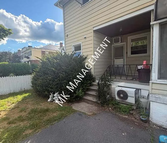 571 Charles Ave — Photo 24