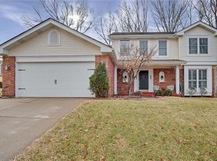 890 Sugar Hill Dr, Ballwin, MO 63021