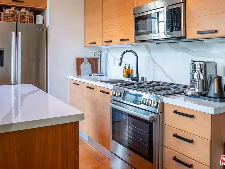 460 S Spring St #903 — Photo 15