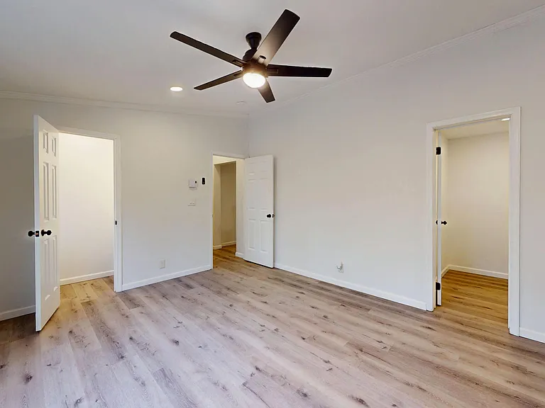 101 Arbutus Ct — Photo 15
