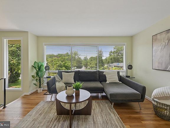 3rd image of 4957 Regina Dr