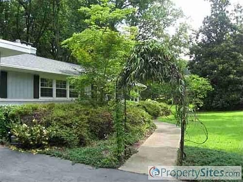3rd image of 14 Hillandale Cir