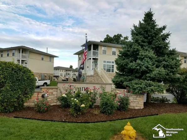 507 Mackinaw Trl, Luna Pier, MI 48157