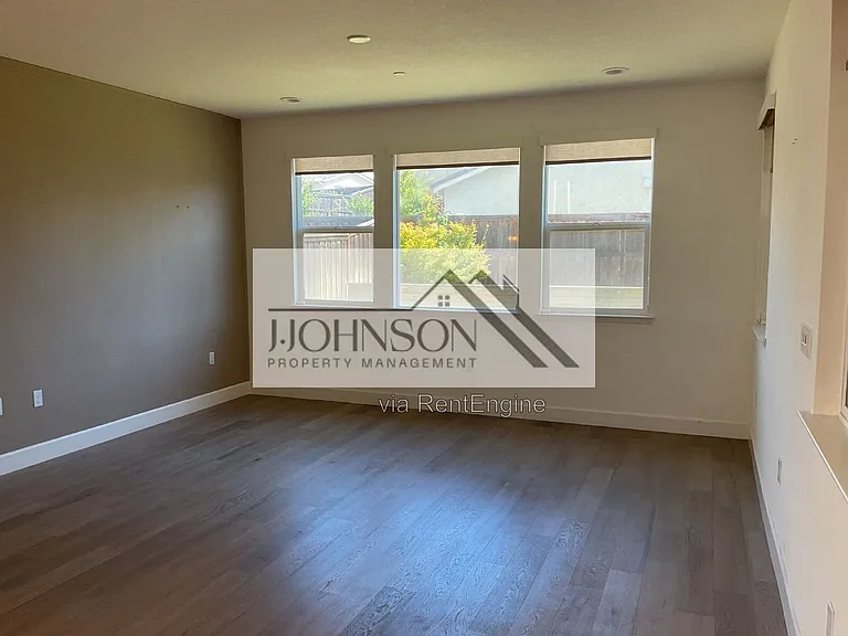 1671 Mulholland Dr — Photo 4