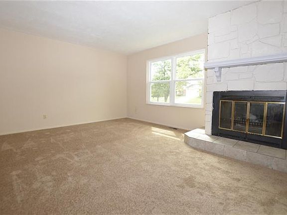 4th image of 918 Smiley Ave