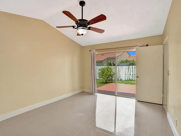 17866 SW 10th Ln — Photo 15