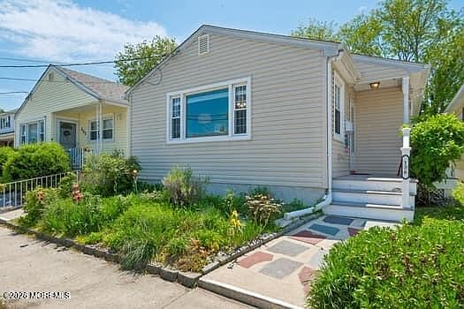 3rd image of 136 Inskip Avenue