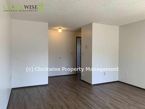 3rd image of 902 10th Ave SE APT 3