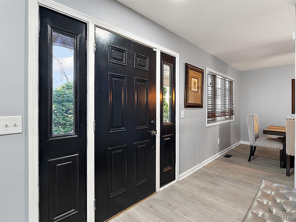2475 S Ortonville Rd, photo 3