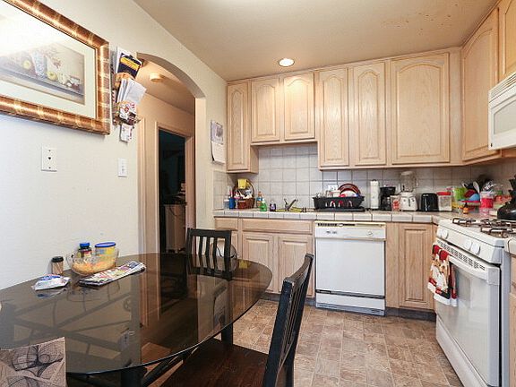 3rd image of 5539 Mission St #101