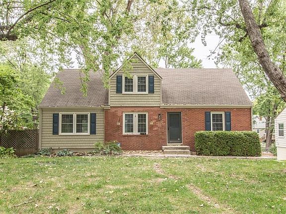 2nd image of 108 E Pocahontas Ln