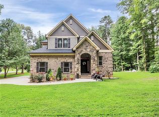 2200 Lakeview Cir, Matthews, NC 28105