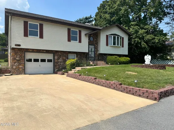 1208 Logan Ave, Altoona, PA 16602