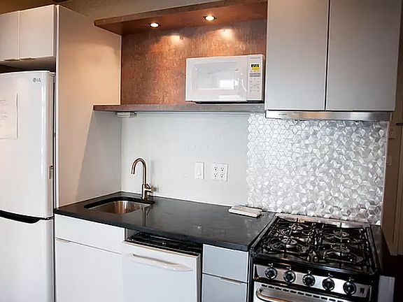 2nd image of 690 Bushwick Ave #6C