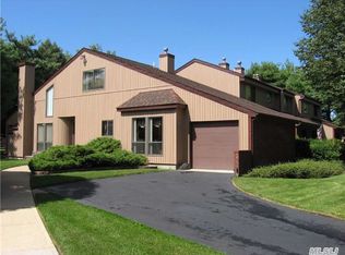 7 Timber Ridge Dr, Holbrook, NY 11741