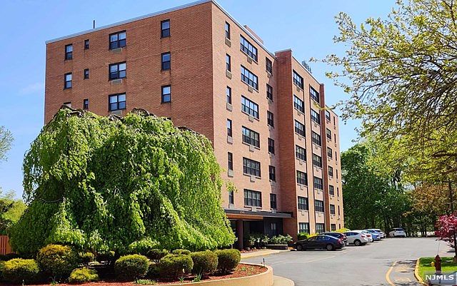 1st image of 2348 Linwood Ave APT 2O