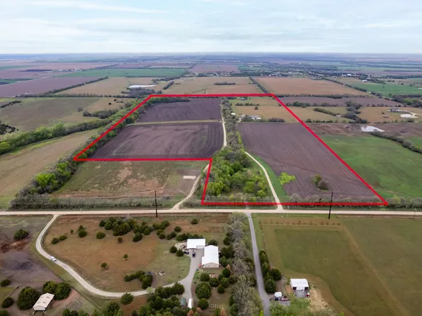 12212 NW Parallel St, Benton, KS 67017