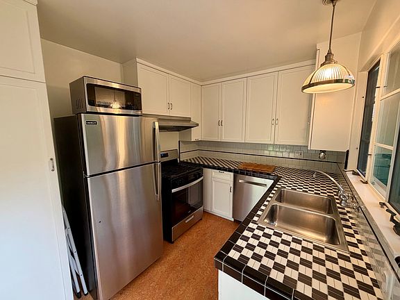 4th image of 4321 Finley Ave