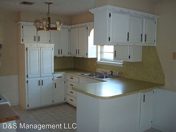 3rd image of 8212 S Douglas Dr
