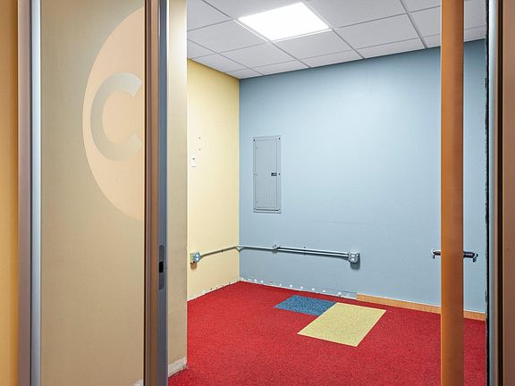 5th image of 718 Washington Ave N #201