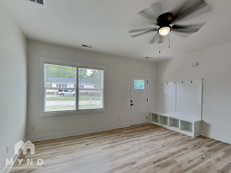 420 E Cedar Ave — Photo 9