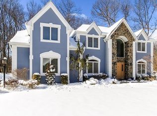 1 Rosebud Ln, Airmont, NY 10952