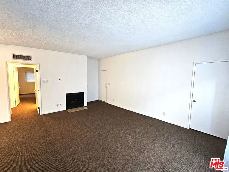 B2349 — Photo 7