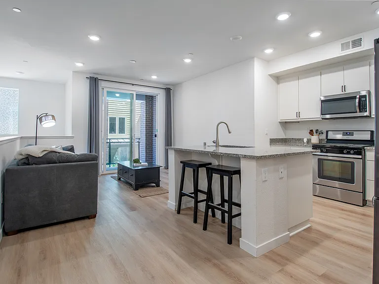 882 Slate Pl — Photo 17