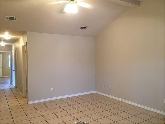 3rd image of 1013 Sun Meadow Ct