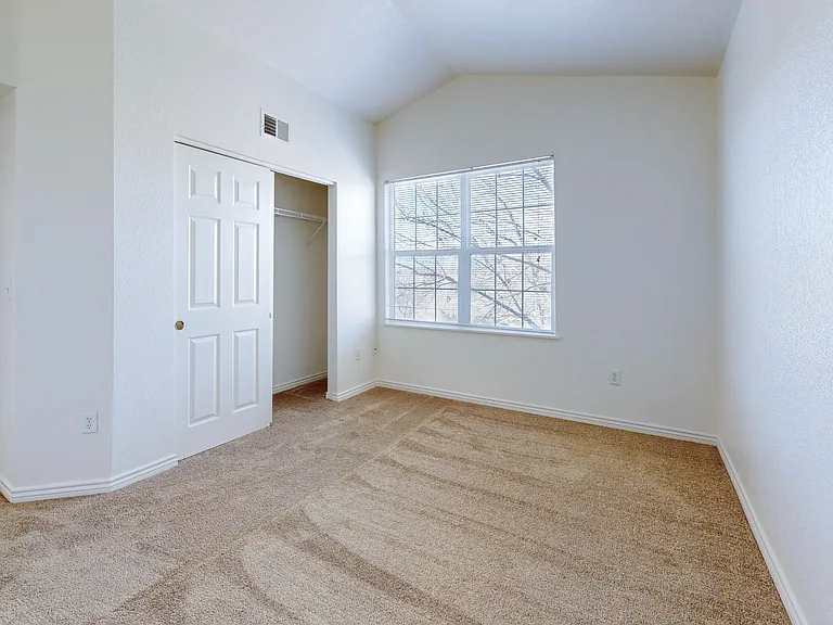 Tiburon Apartments Bedroom
