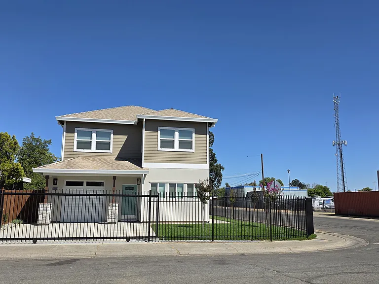 3900 Fell St — Photo 1