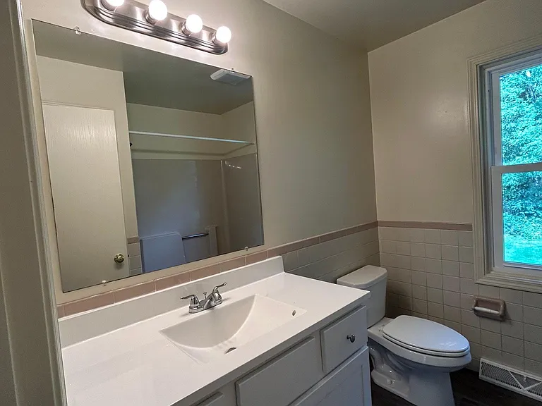 249 Mercer Ave #A — Photo 20