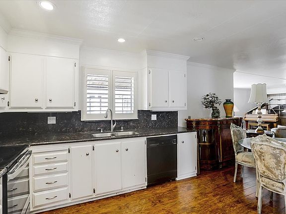 4th image of 502 Millpond Dr #502