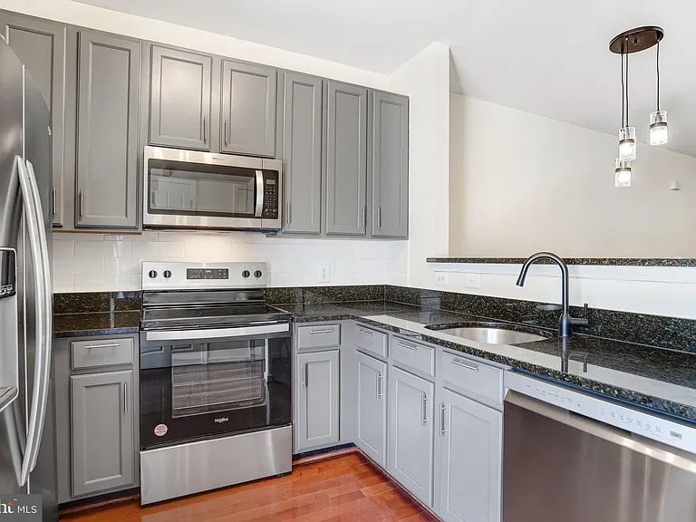 42526 Mayflower Ter — Photo 15
