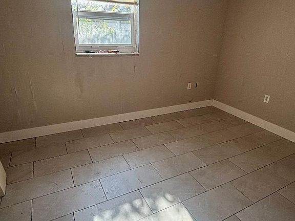 4th image of 1570 NW 128th St