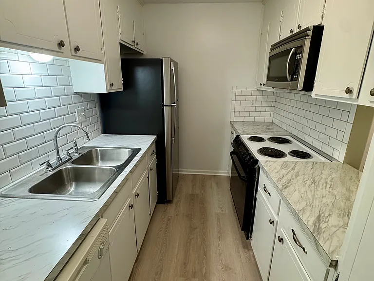 921 Nottingham Dr #13 — Photo 18