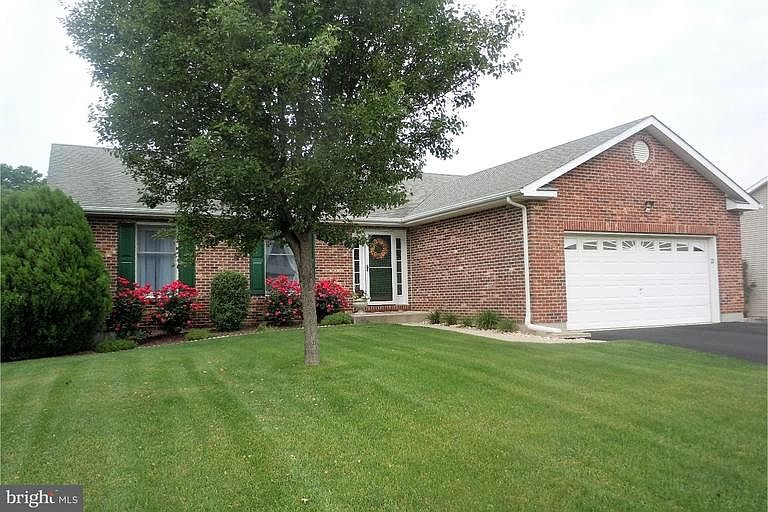 1st image of 33 Monticello Dr