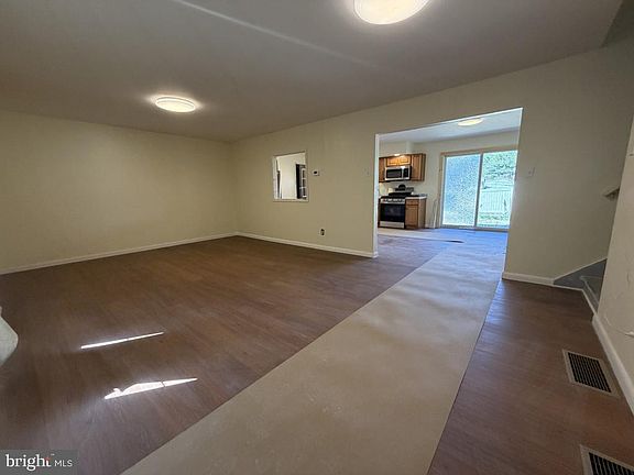 4th image of 322 Nicholson Rd