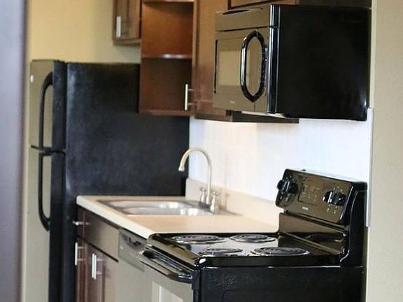 4th image of 725 8th St SE Unit 404