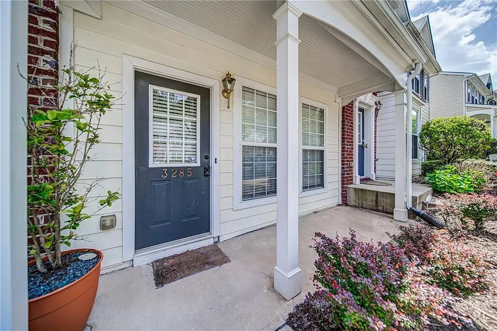2 bed, 2.5 bath, 1296 sqft, $2,000 — Photo 2
